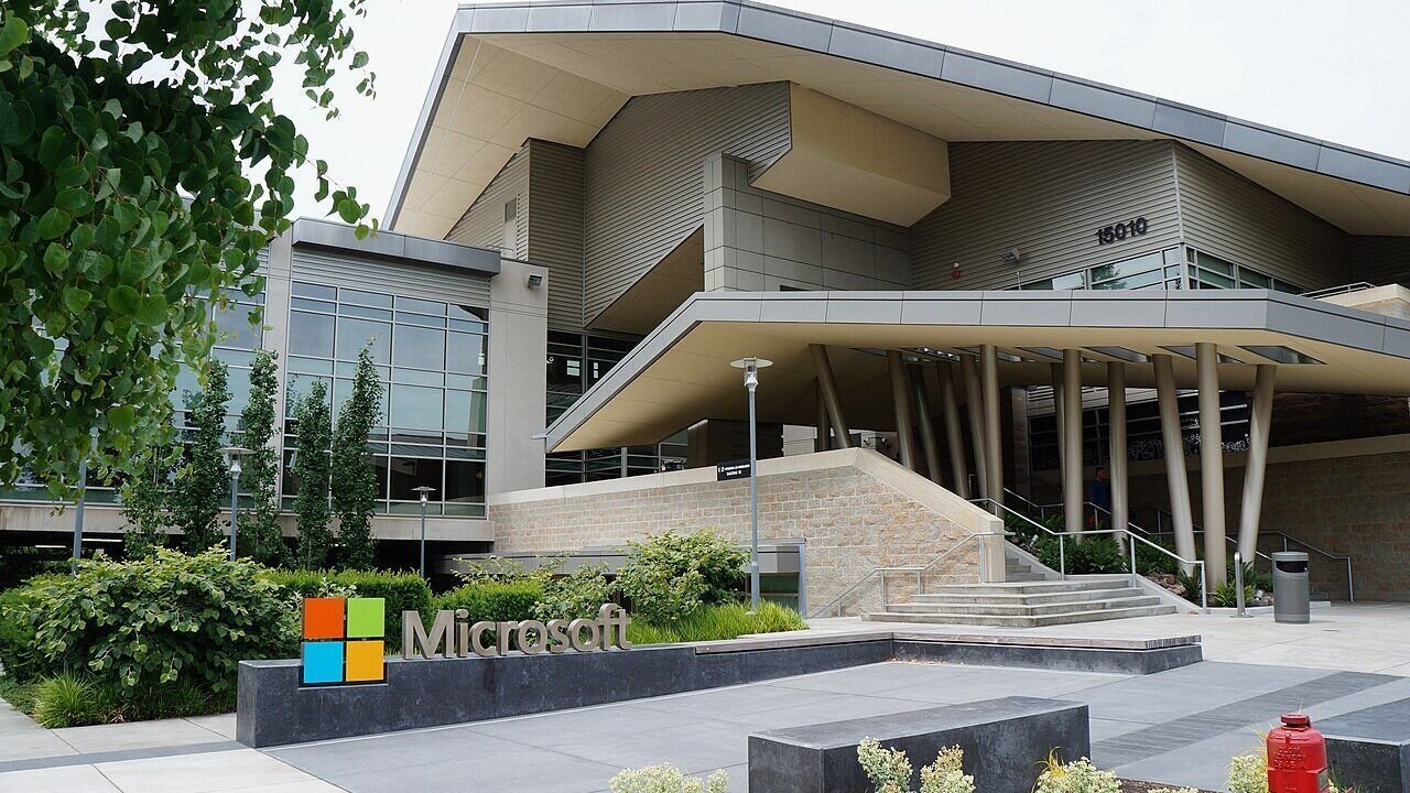 US Suspends Microsoft and Other Firms From Green-Card Sponsorship Programme