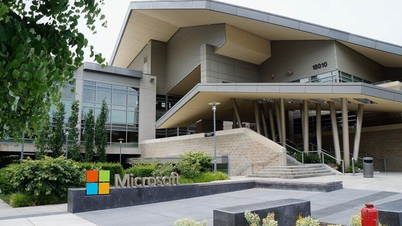 US Suspends Microsoft and Other Firms From Green-Card Sponsorship Programme