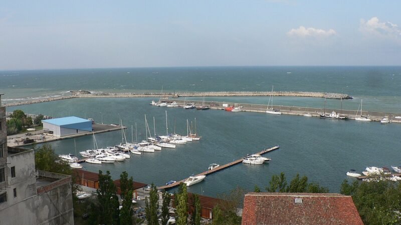 Two Crew Killed as Turkish-Owned Grain Ship Sinks Off Romania After Reported Drone Strike